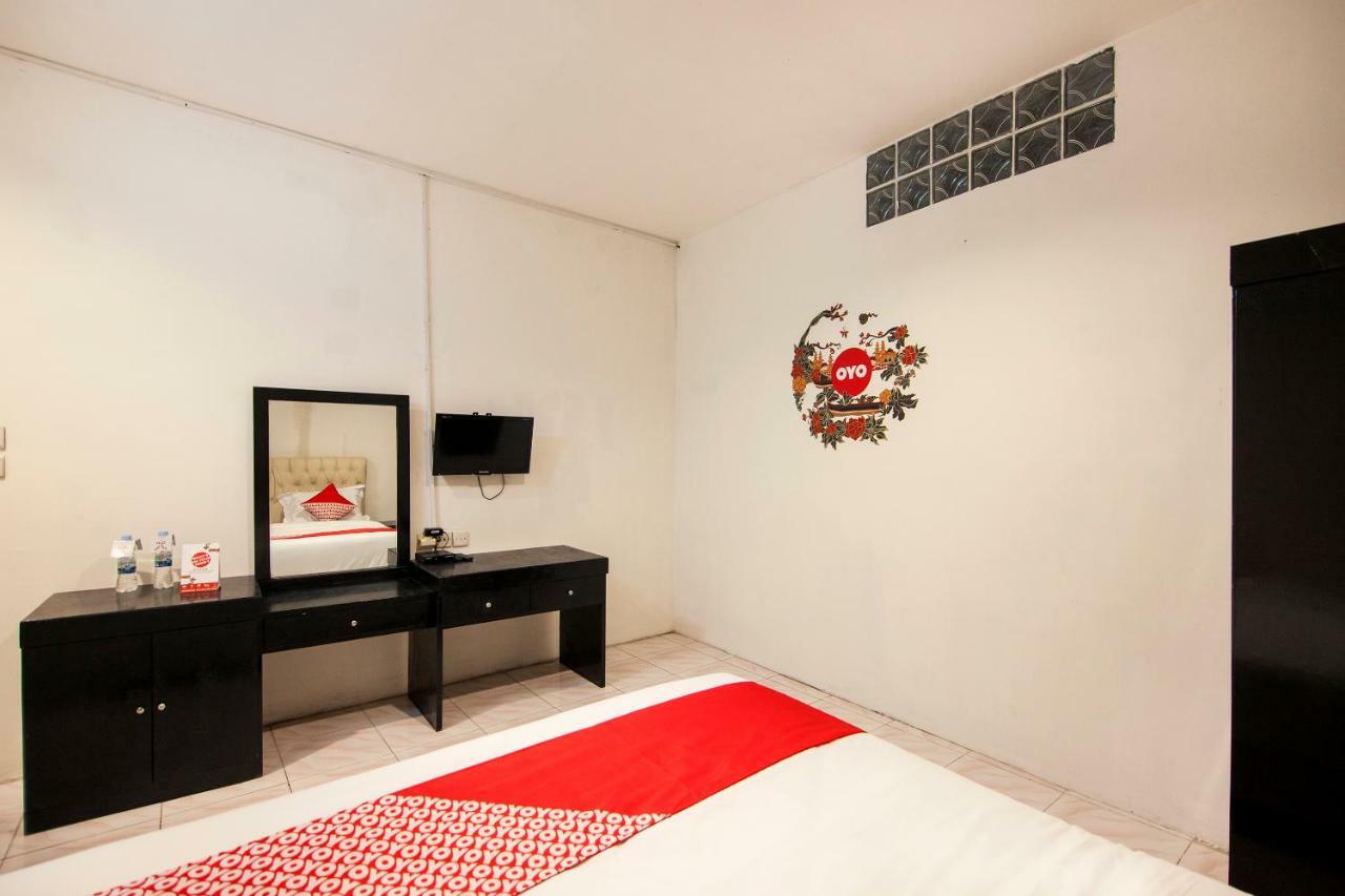 Oyo 529 Hotel Paninda Medan Exterior foto